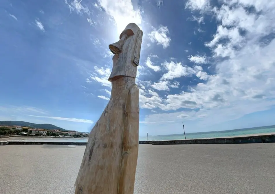 statua moai livorno